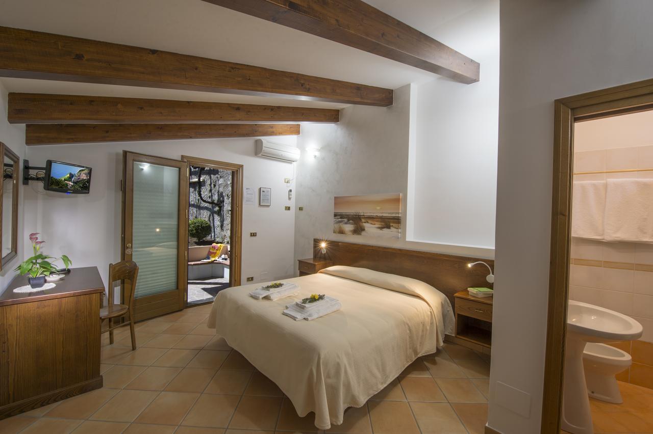 Il Nespolo 3*